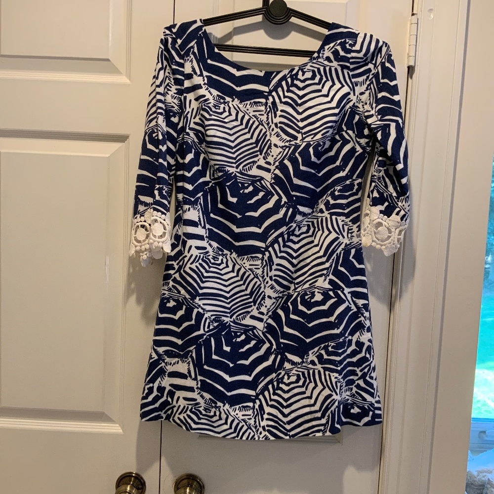 Lily Pulitzer, mini shift dress, navy/white umbrella print, size xs